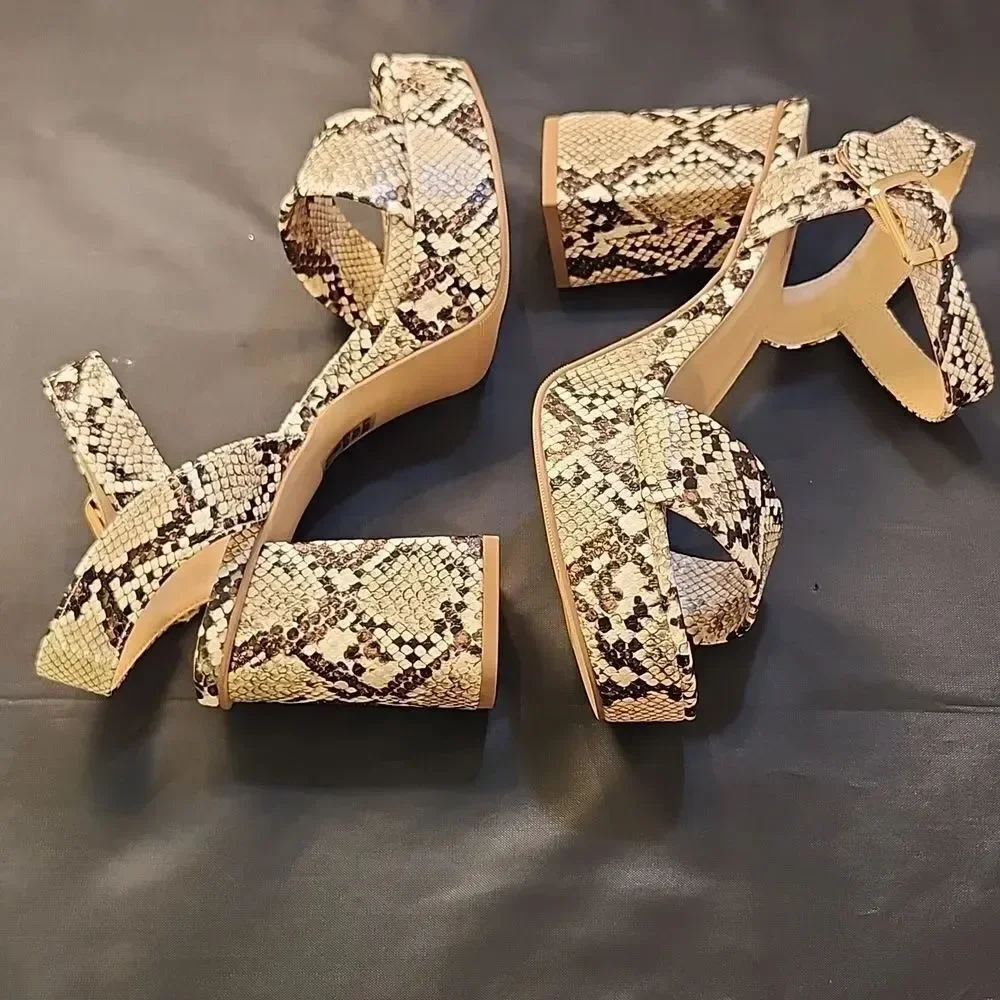 BRAND NEW SODA MACEY PYTON SLADIES WOMEN'S BLOCK HEEL SANDALS G1
